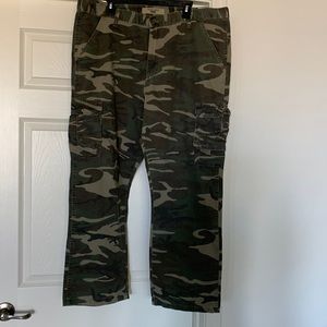 Wrangler camouflage cargo pants size 40x30